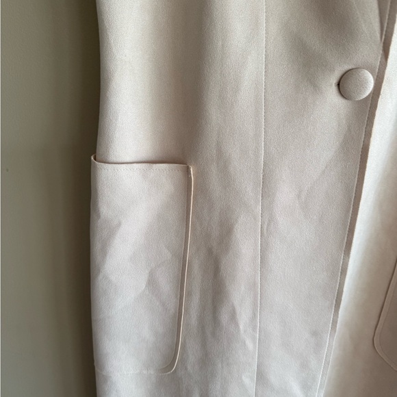 Solitaire Cream Sleeveless Long Coat - Picture 3 of 8